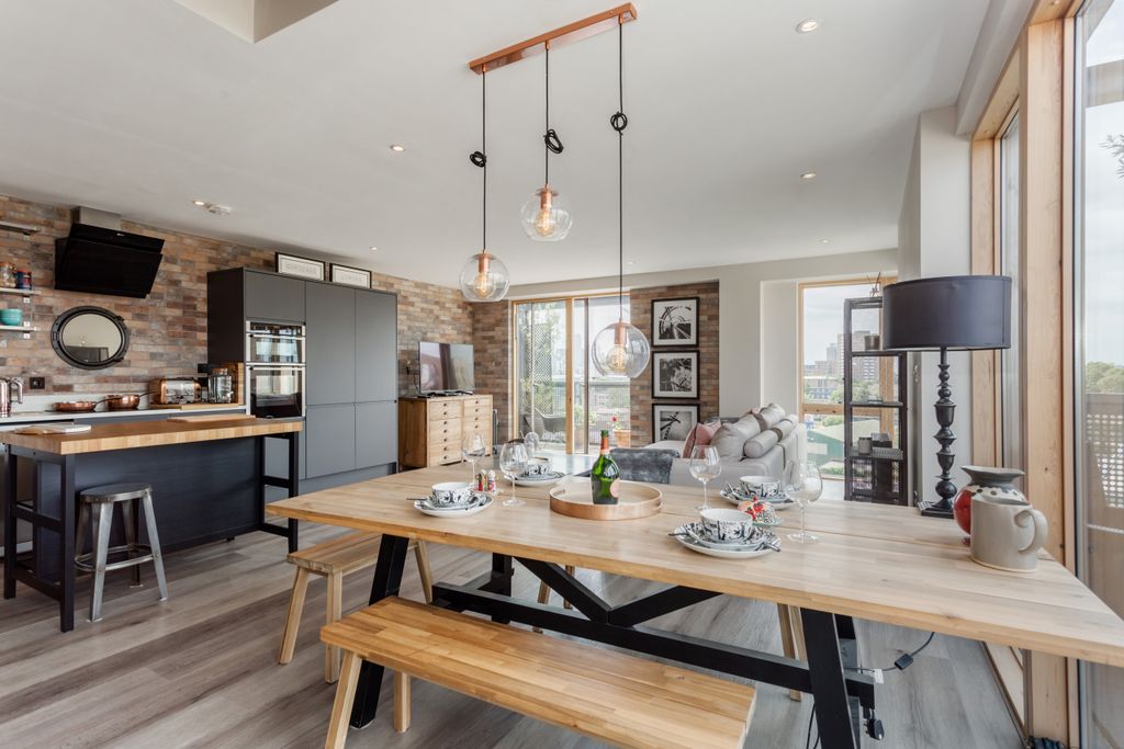 Property photo 1 of 11 Photo 1