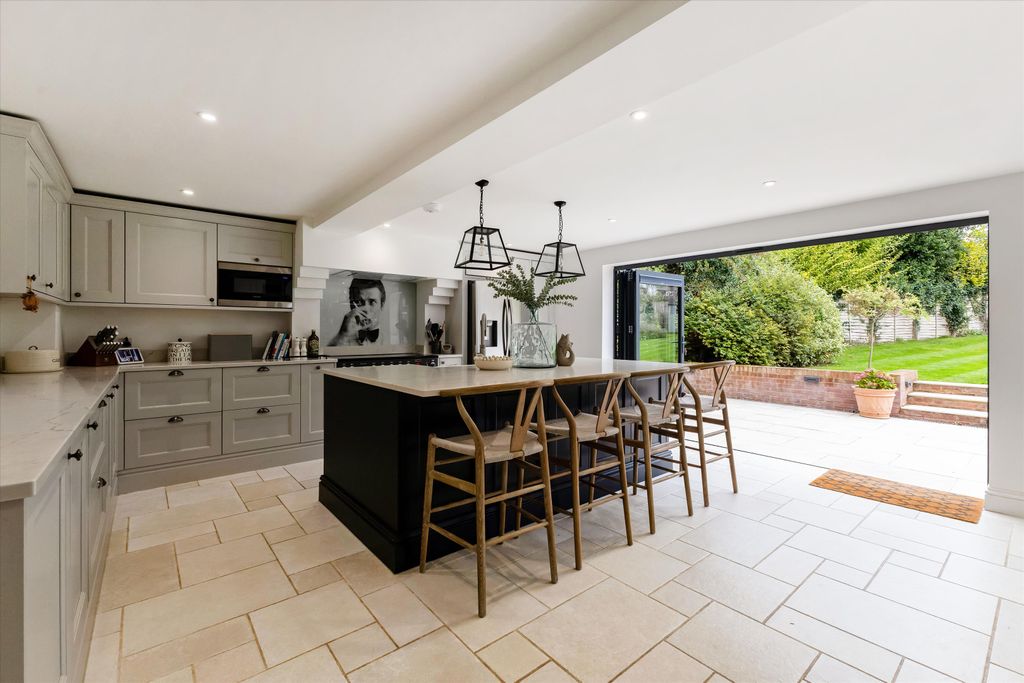 Property photo 2 of 16 Image