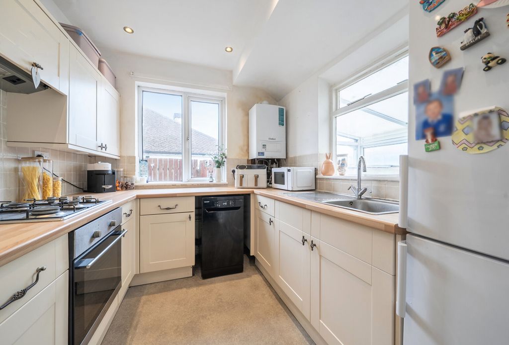 Property photo 3 of 11 1438251-7-69Cce69...