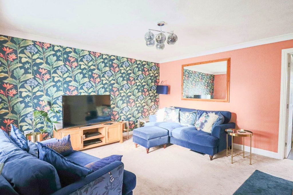 Property photo 2 of 25