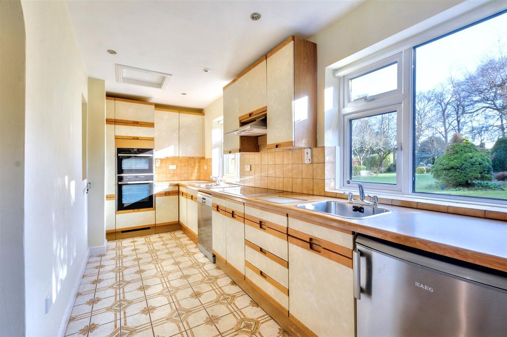 Property photo 3 of 31 Kitchen_1.Jpeg