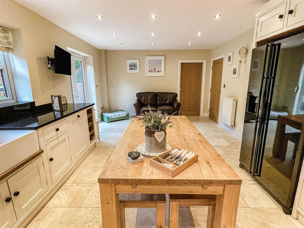 Property photo 3 of 46 Kitchen