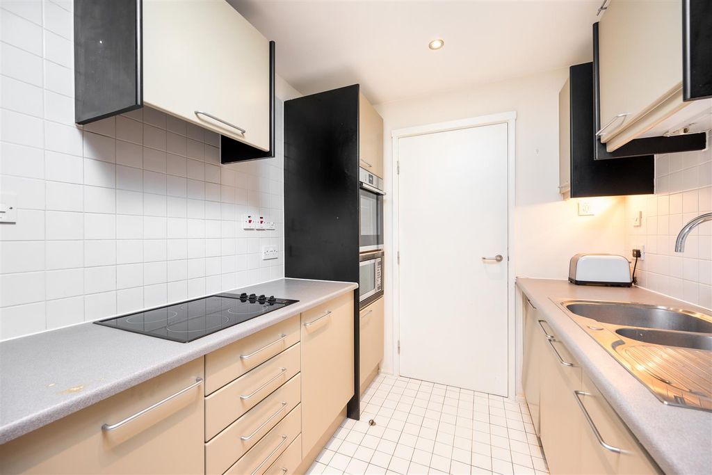 Property photo 3 of 9 Point West