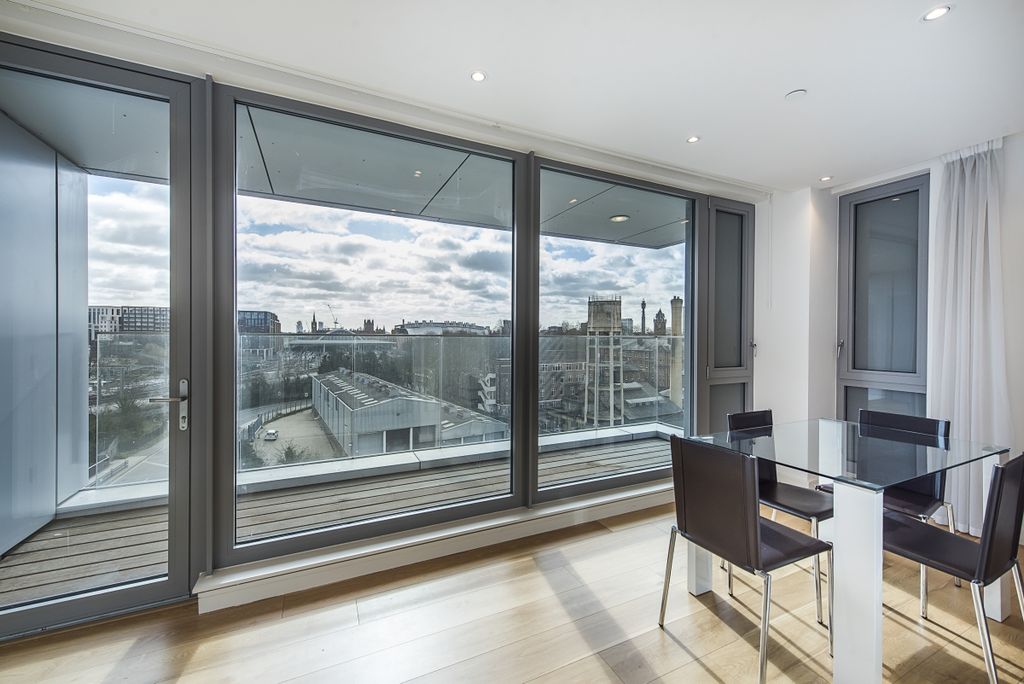 Property photo 1 of 9 Regents Wharf