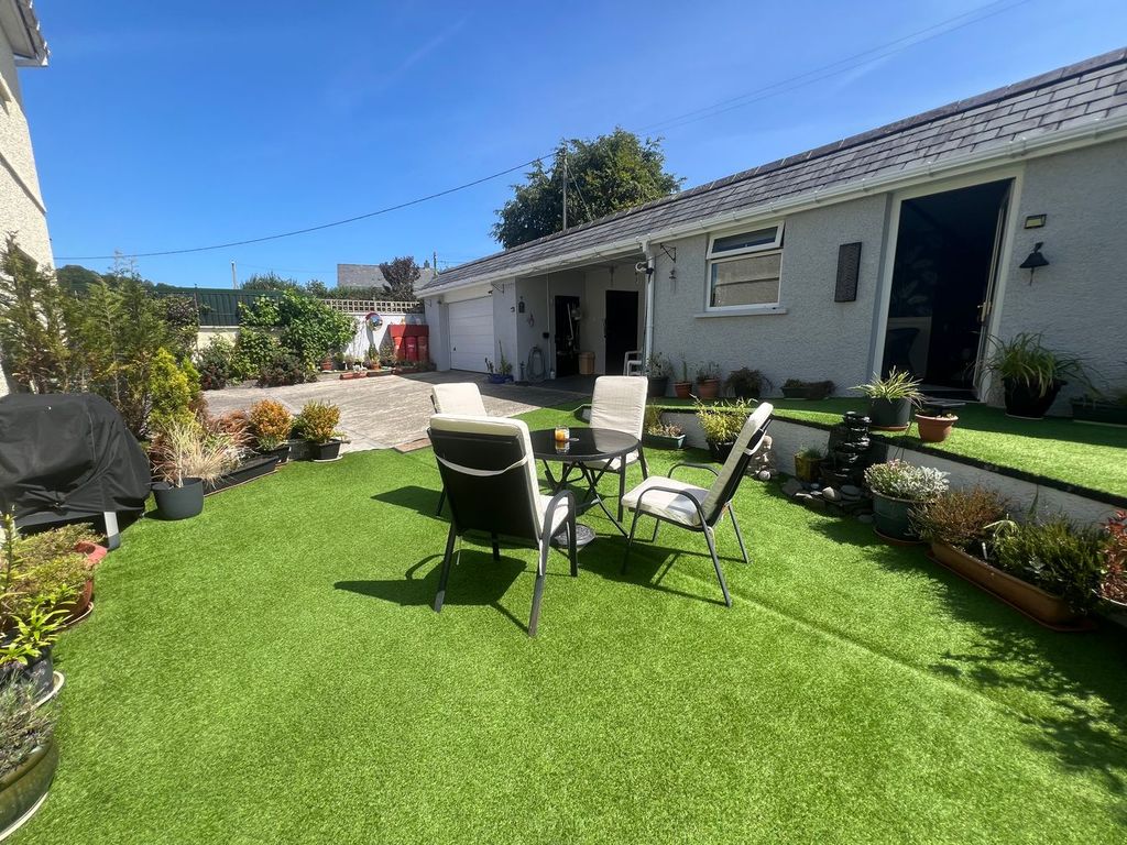 Property photo 2 of 32