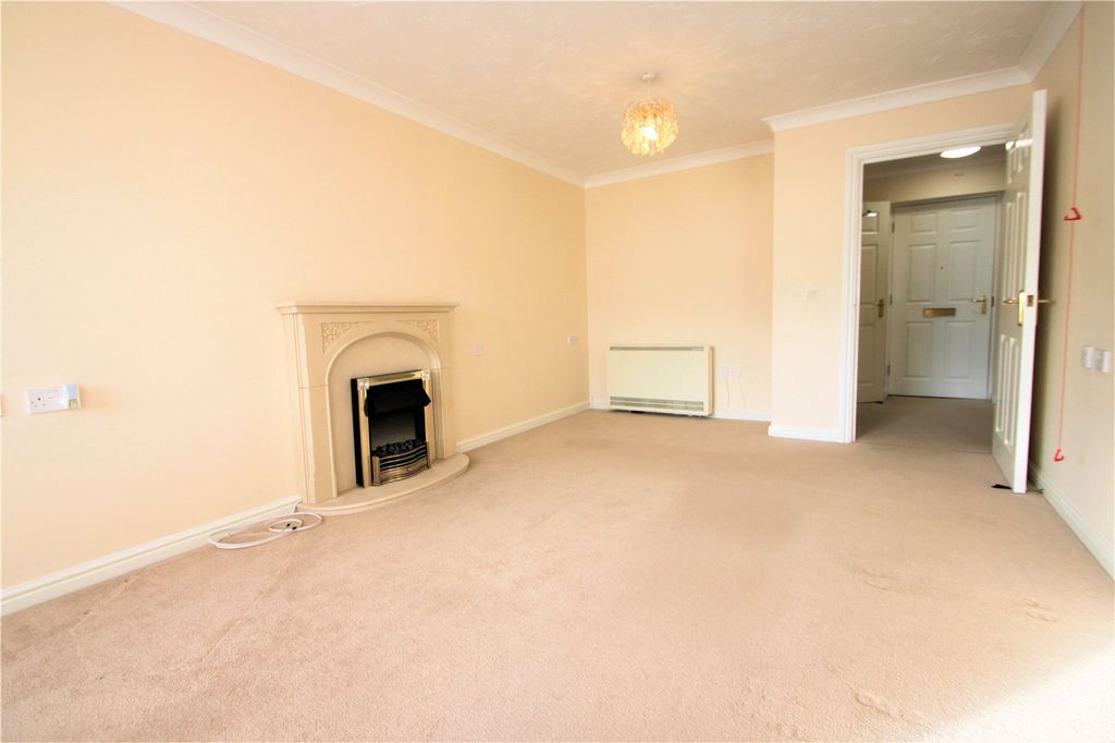 Property photo 3 of 10 Lounge