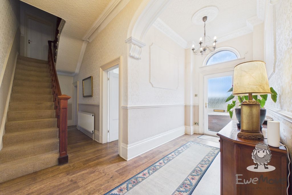 Property photo 3 of 22 33