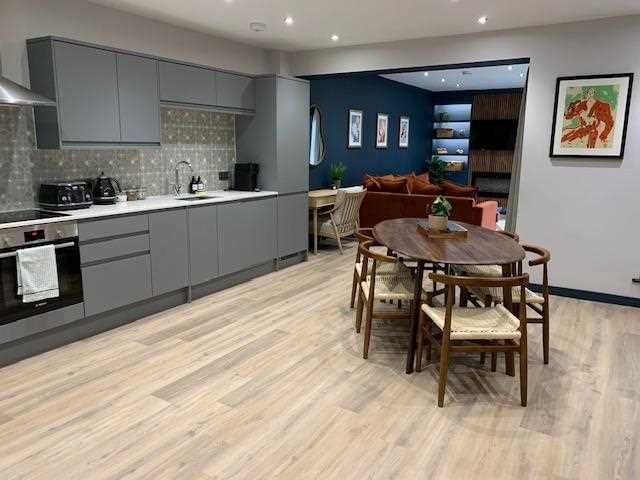 Property photo 3 of 10 Kitchen