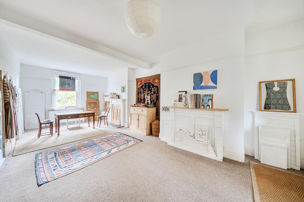 Property photo 2 of 21 Living Room