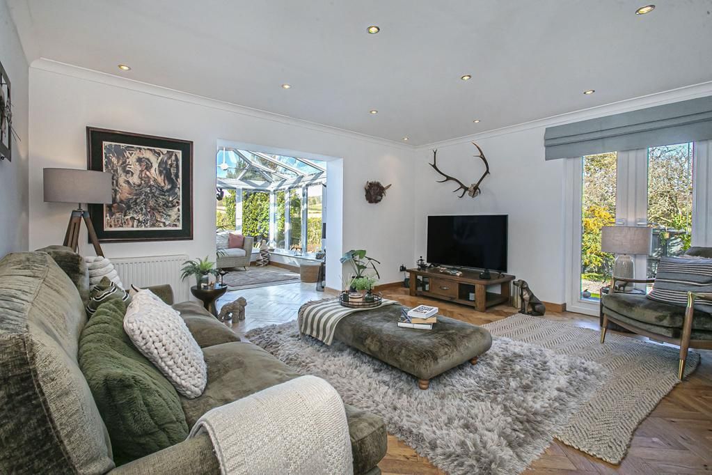 Property photo 3 of 31 Cup1424Pem Lounge.Jpg