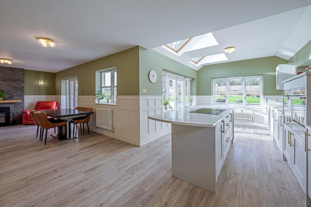 Property photo 3 of 44