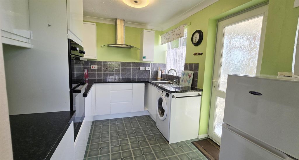 Property photo 2 of 16 Kitchen