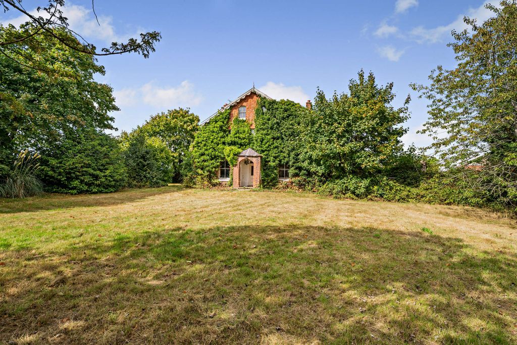 Property photo 2 of 23