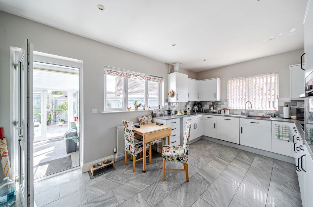 Property photo 2 of 23 8-6A7457734488F-1500402-19Fd67385Dd2B-9-8