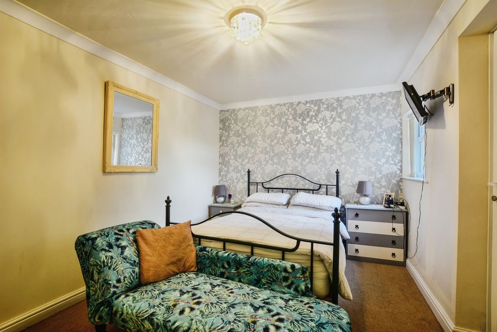 Property photo 3 of 26