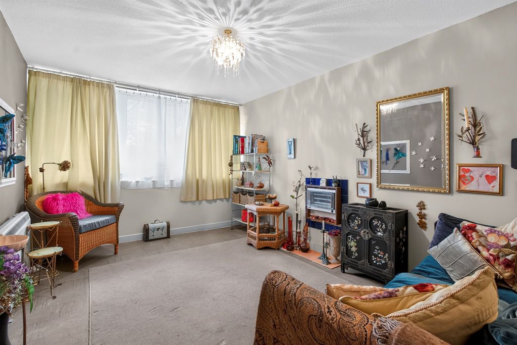 Property photo 2 of 21