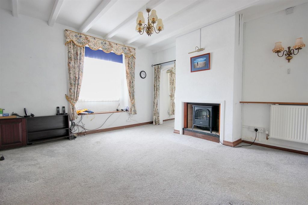 Property photo 3 of 31 Sitting Room