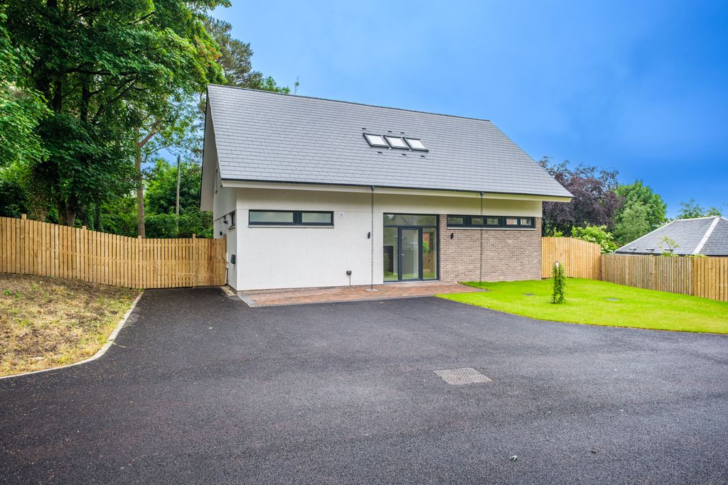 Property photo 1 of 28