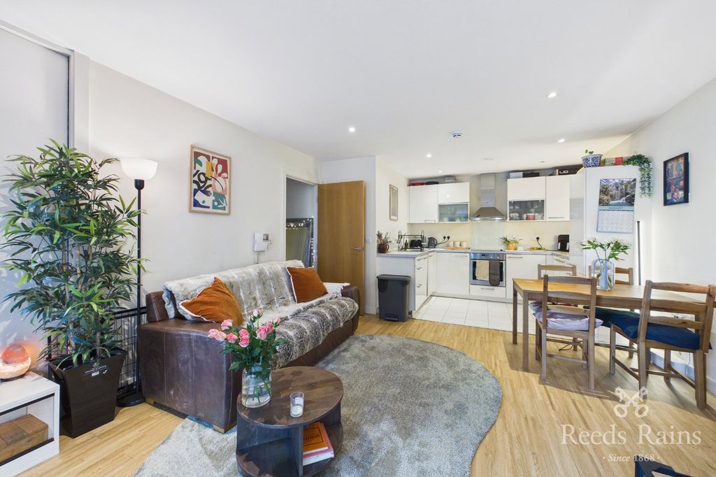 Property photo 3 of 17 Picture No. 24