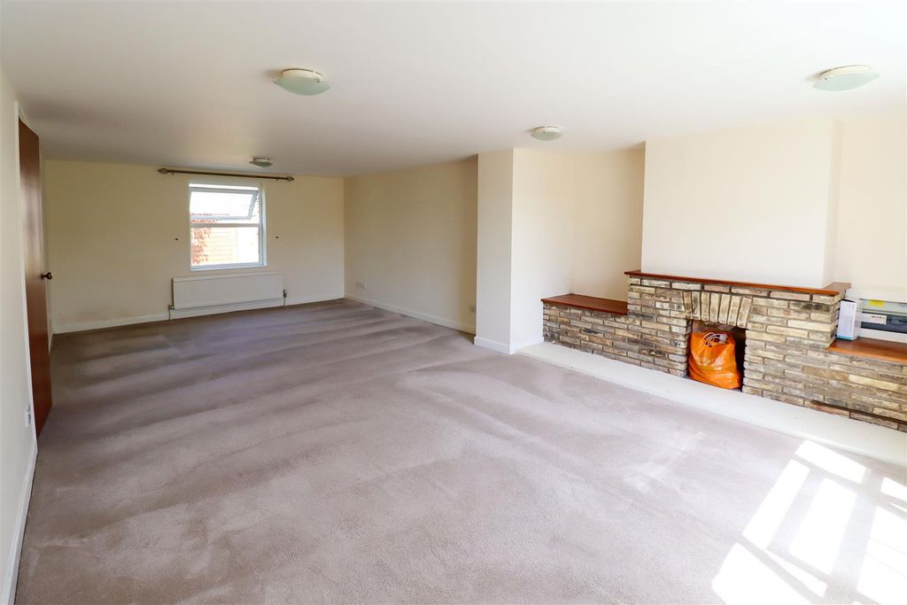 Property photo 3 of 12 Loung.Jpg