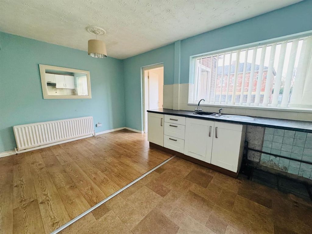 Property photo 3 of 9 Kitchen Diner