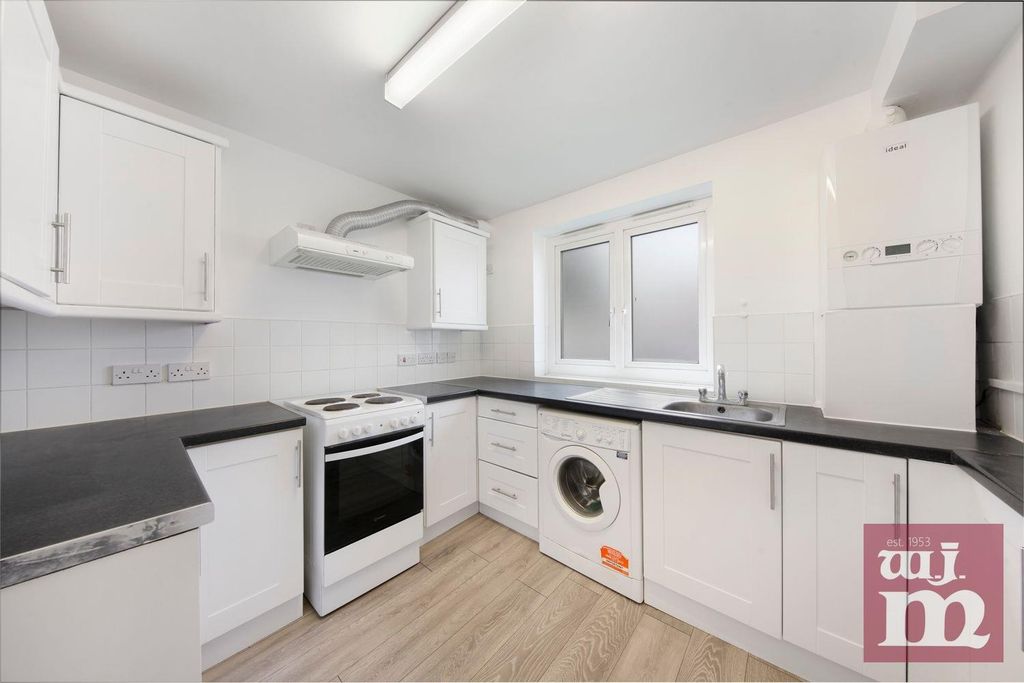 Property photo 2 of 10 Kitchen