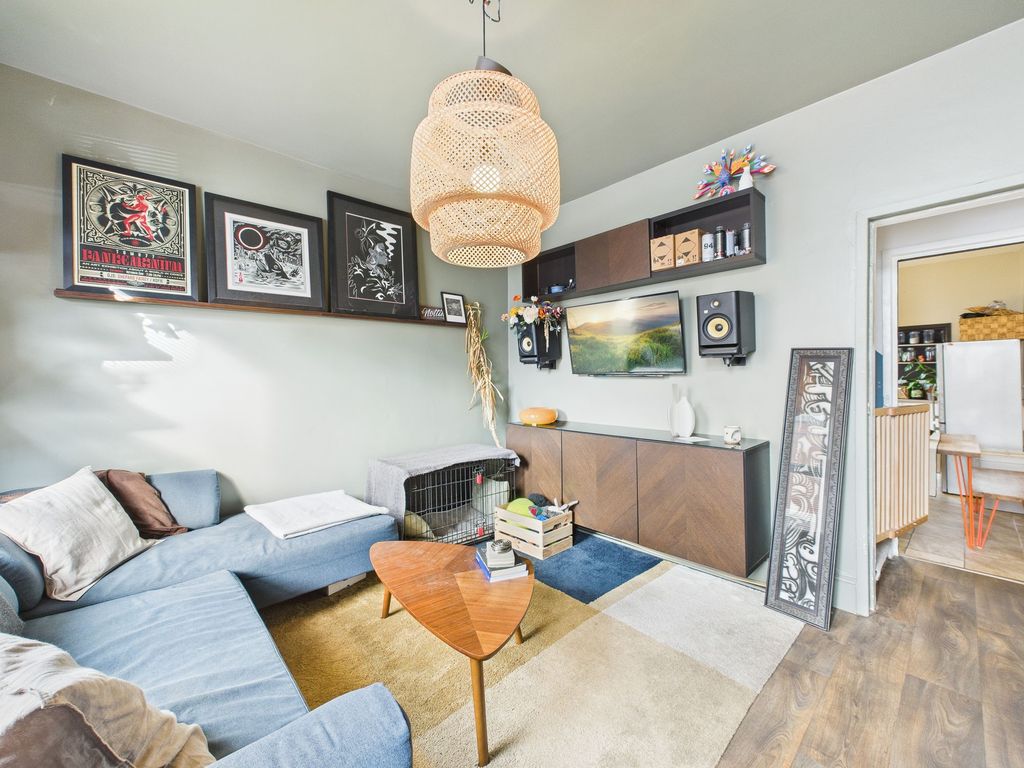 Property photo 2 of 12 Lounge