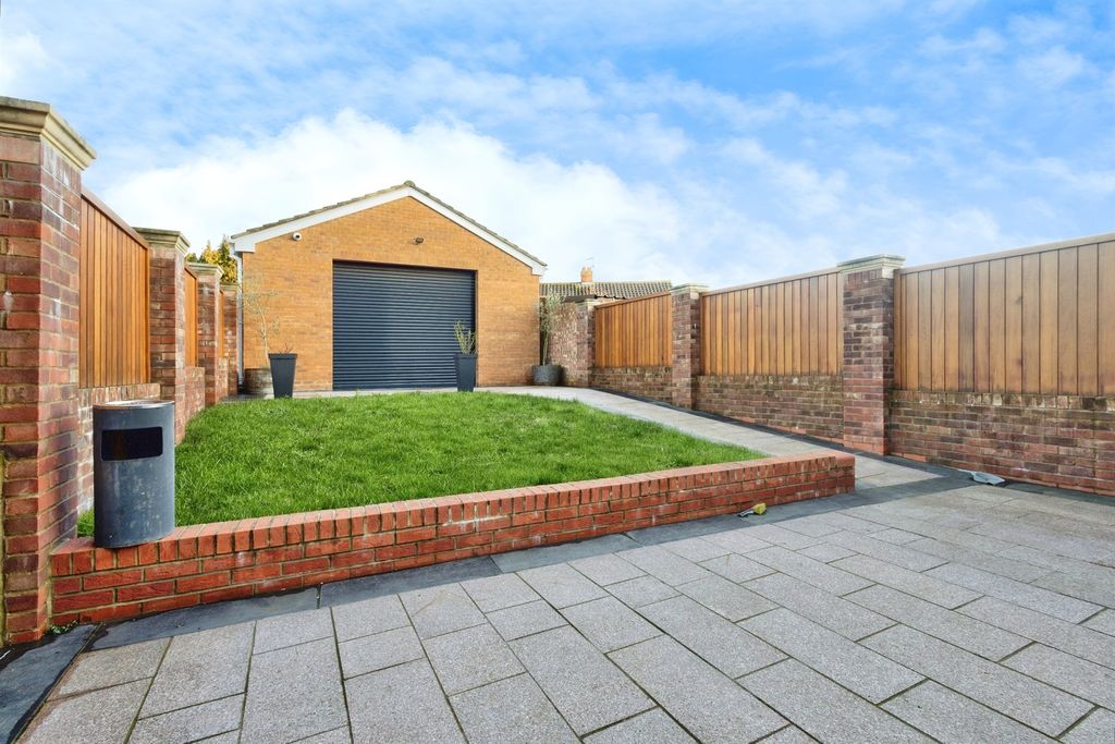 Property photo 3 of 24