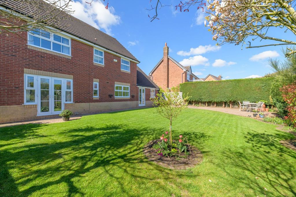 Property photo 3 of 21 Garden