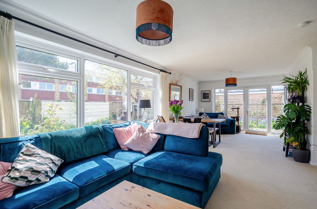 Property photo 2 of 15 1445995-13-69Df93...