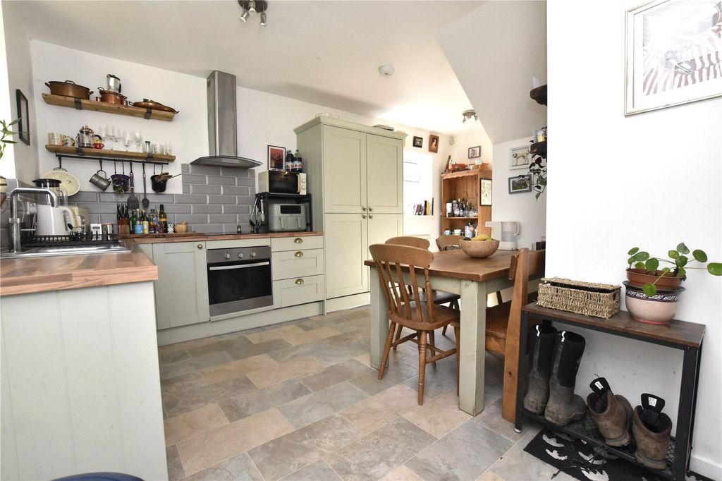 Property photo 2 of 14 Picture No. 11