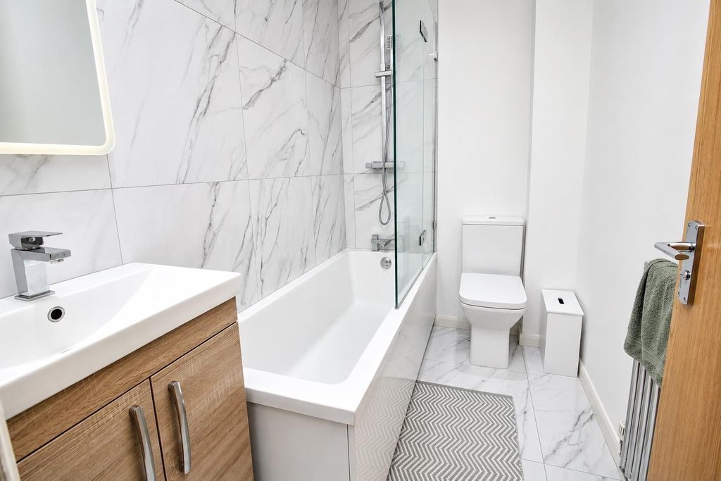 Property photo 3 of 20 Bathroom