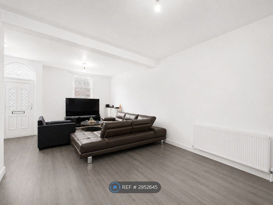 Property photo 2 of 10 Living Room