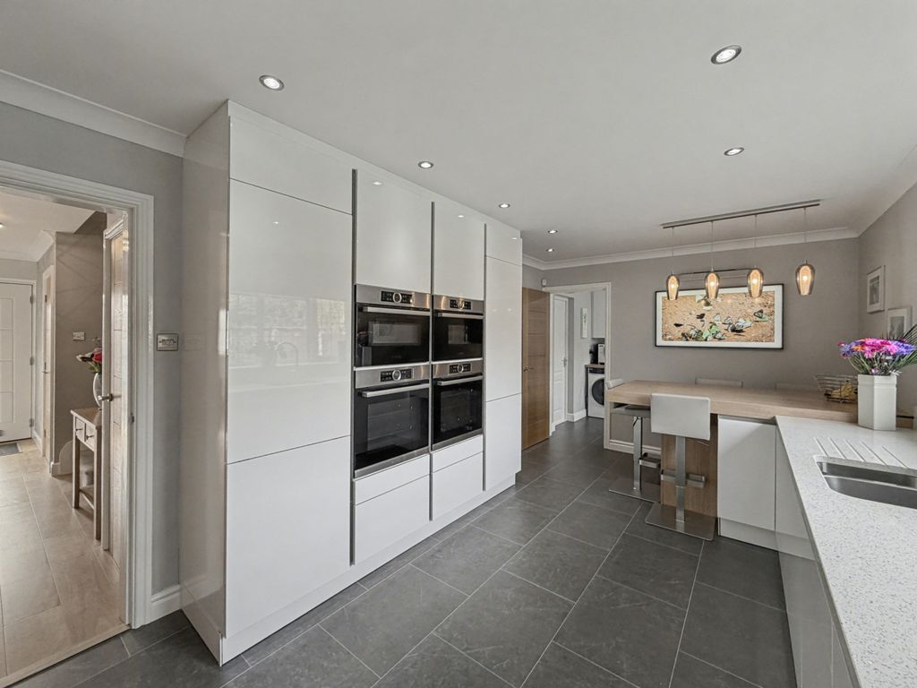 Property photo 3 of 24