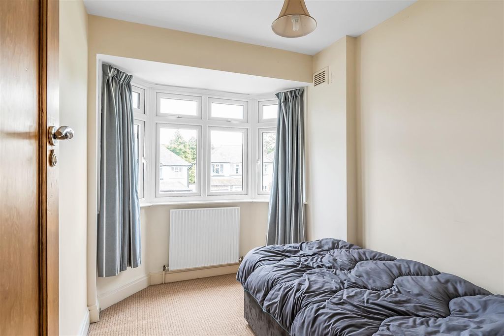 Property photo 3 of 48 10-Carleton-Avenue-10.Jpg