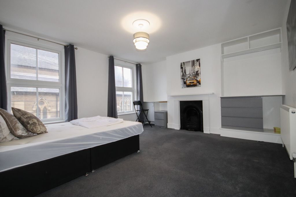 Property photo 1 of 2 Room