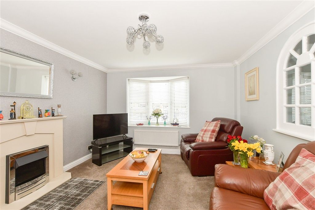 Property photo 2 of 9 Lounge