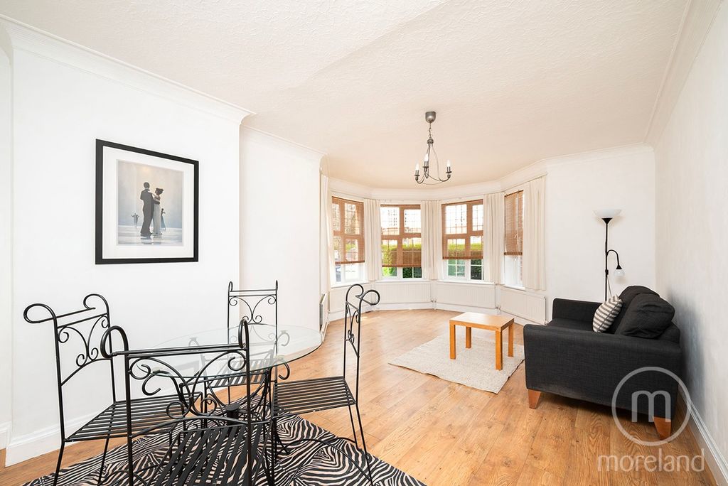 Property photo 2 of 10 4688944