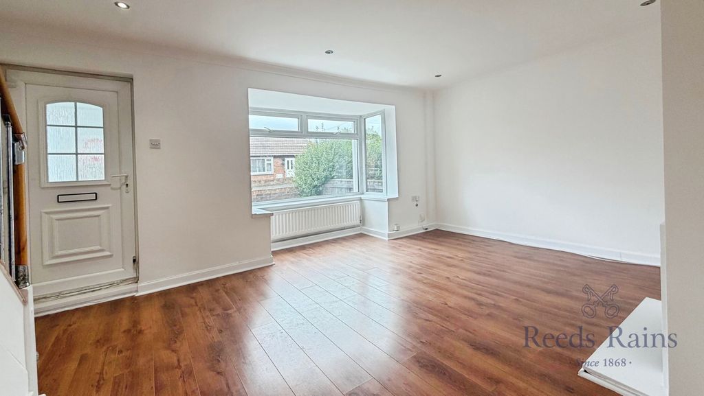 Property photo 3 of 10 Pbox-Img.Jpg