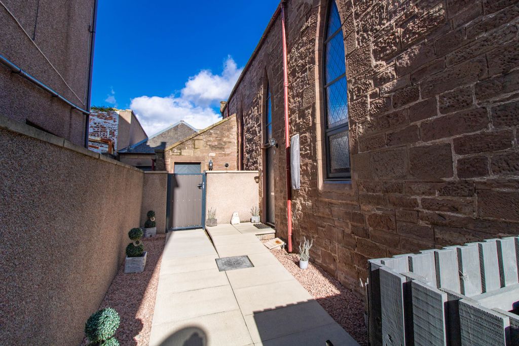 Property photo 2 of 22 Entrance And Courtyard Garden
