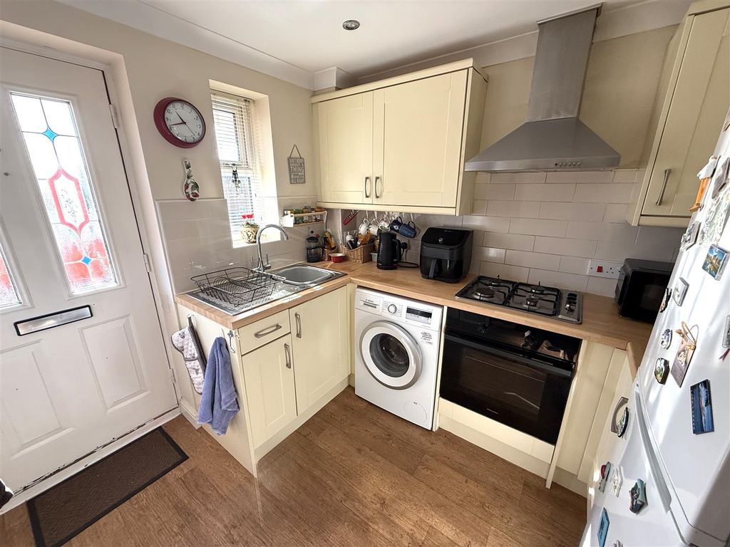 Property photo 2 of 10 Calver Close 8.Jpeg
