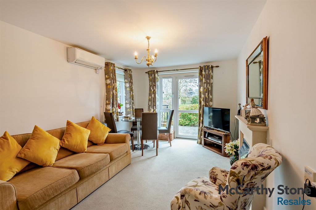 Property photo 1 of 11 8680635-Interior01-800.Jpg