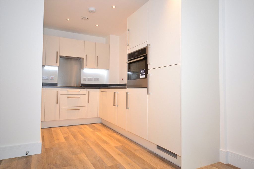 Property photo 3 of 8 Picture No. 10