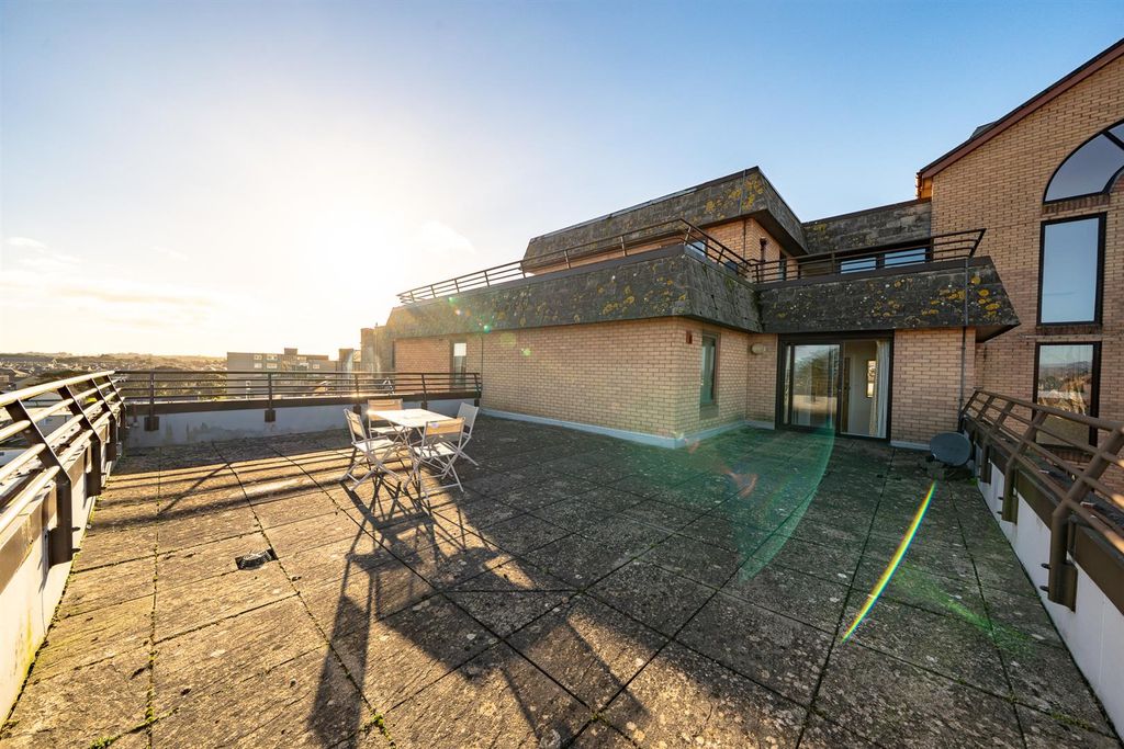 Property photo 3 of 19 Sun Terrace