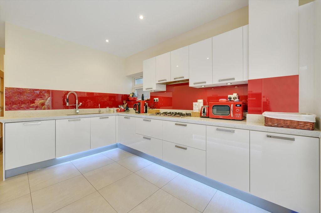 Property photo 3 of 15 Image