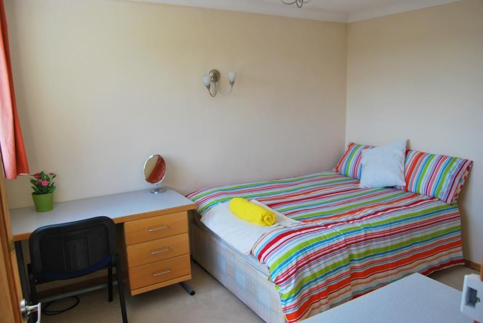 Property photo 2 of 10 Bright Double Bedroom With Study Desk And Chair...