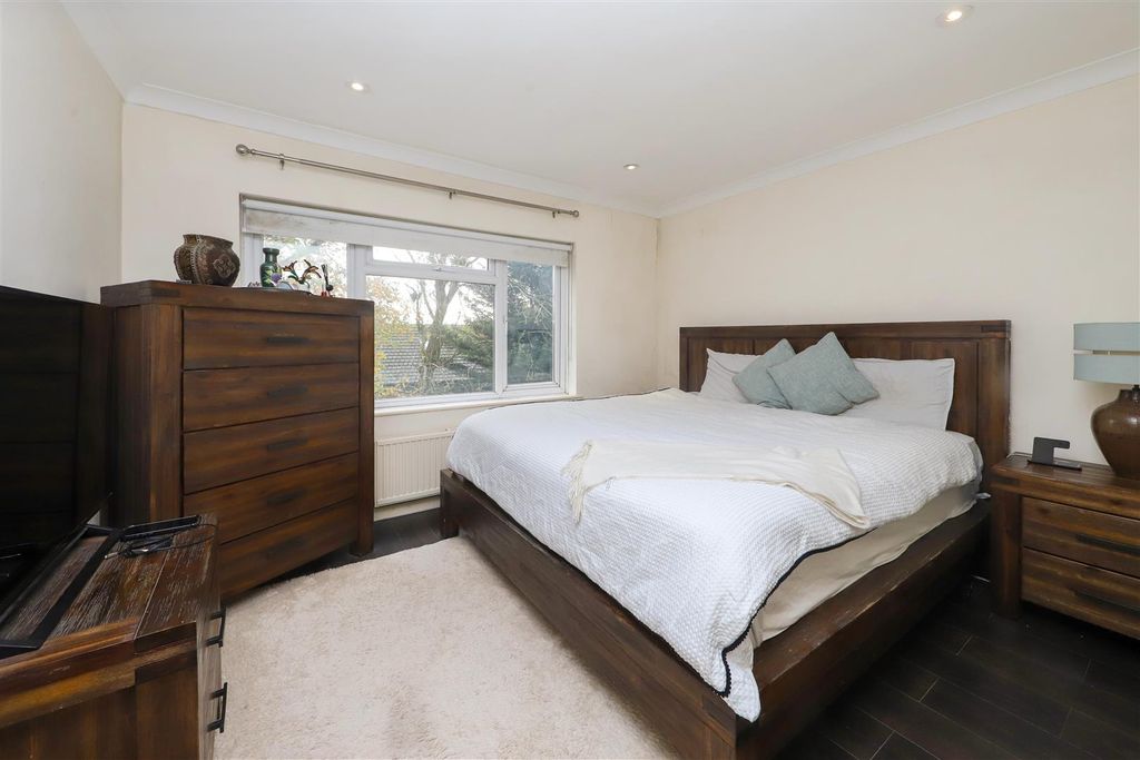 Property photo 3 of 8 Northcote