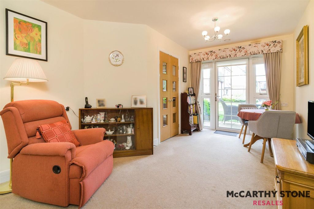 Property photo 2 of 17 03liv_Dsc03547B.Jpg