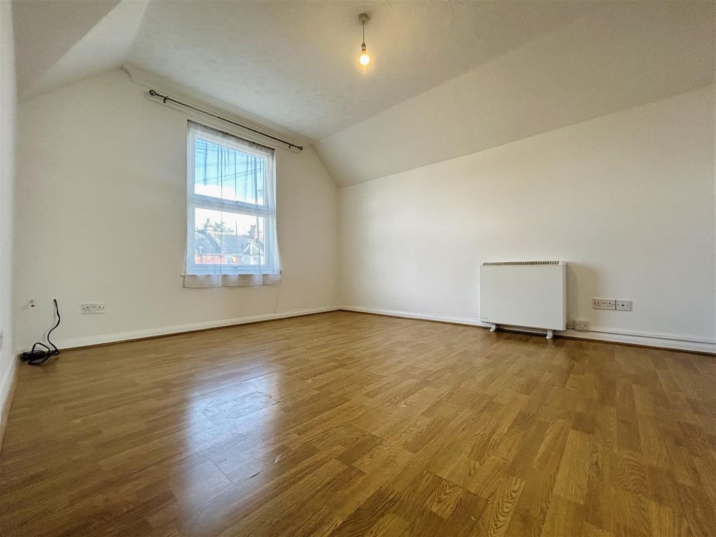 Property photo 3 of 9 Lounge