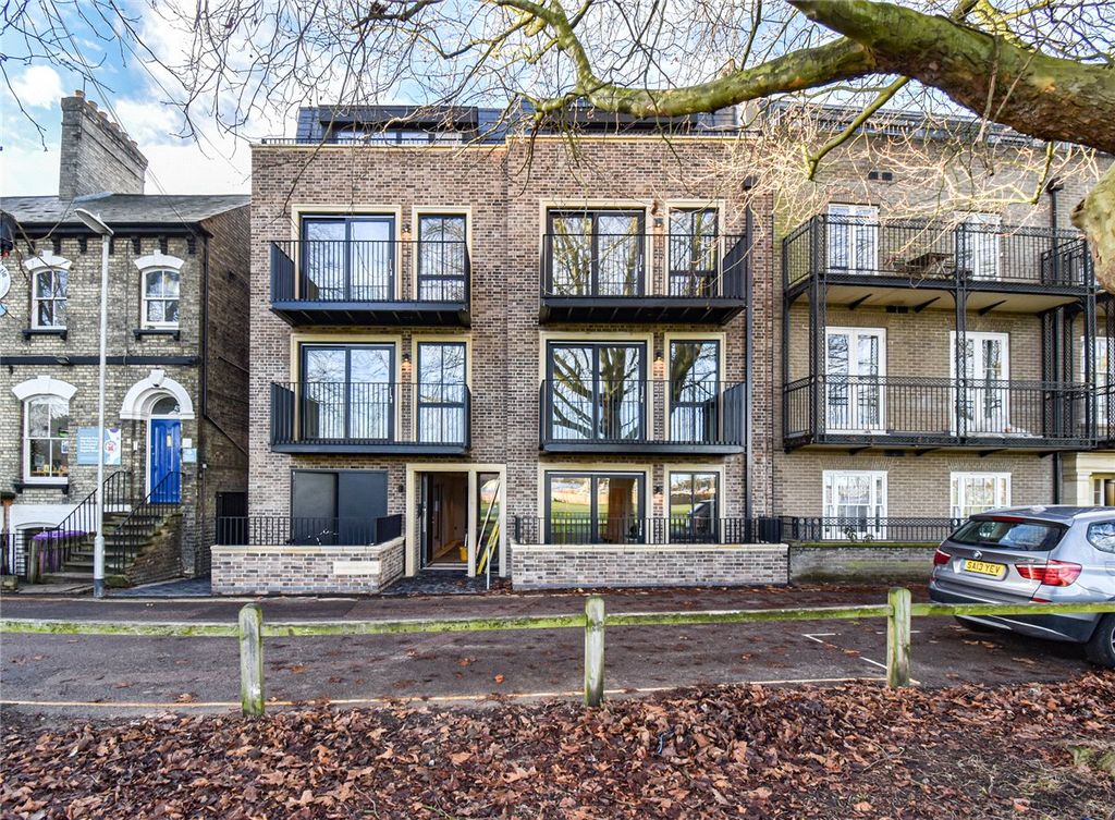 Property photo 2 of 13 Picture No. 15